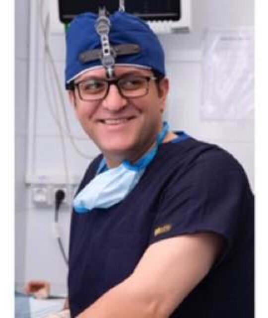 دکتر آرش سبحان منش جراح بینی در شیراز