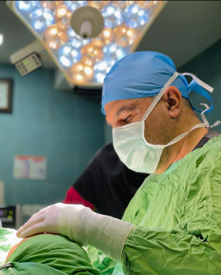 بهترین جراح عمل بینی انحرافی در شیراز؛ دکتر بهروز گندمی