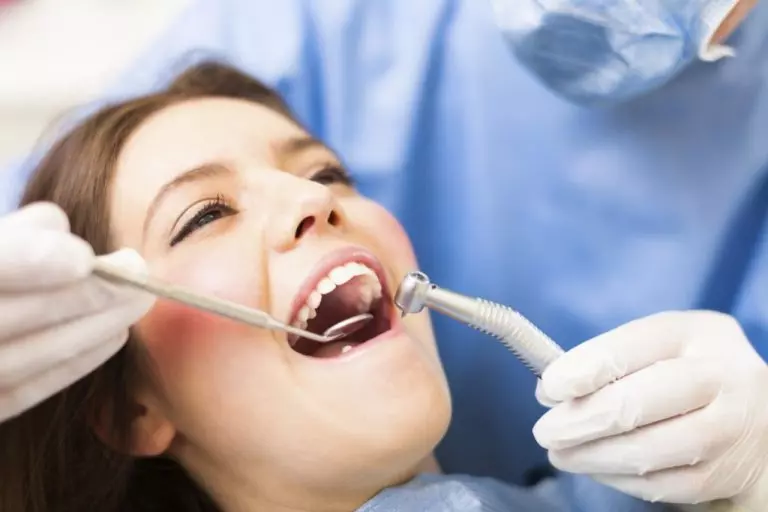 بهترین دندانپزشک شیراز؛ مجموعه ی دکی یاب
