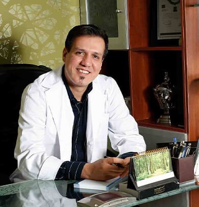 دکتر مقداد خانیان مهماندوست جراح بینی در اهواز