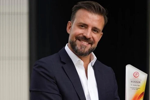 الدکتور ماتیو فیجو ، جراح التجمیل