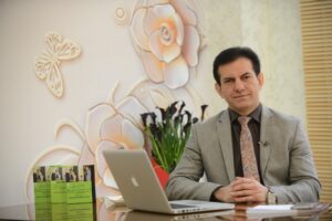 دکتر آرش نجف بیگی؛ جراح لیفت ابرو اقساطی در تهران